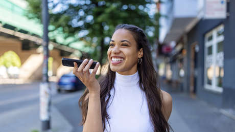 Una nueva función de iOS17 permite que un iPhone hable con la voz del usuario