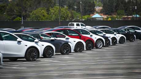 Tesla retira casi 16.000 coches eléctricos por fallas en cinturones de seguridad delanteros