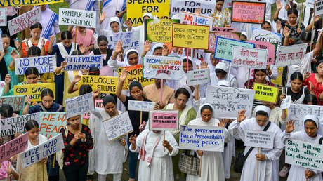 Video de mujeres obligadas a desfilar desnudas por un grupo de hombres desata indignación en la India