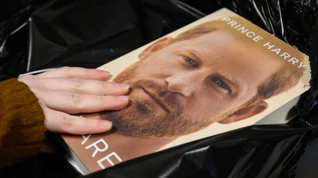 Los viajeros británicos tiran a la basura el libro 'Spare' del príncipe Enrique