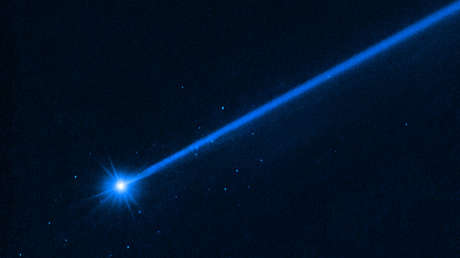 FOTO: Rocas espaciales escapan de un asteroide tras el impacto de una sonda de la NASA