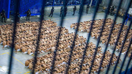 El Parlamento de El Salvador aprueba juicios grupales a detenidos bajo el régimen de excepción