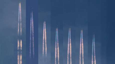 Captan unas impresionantes estelas de arcoíris en el cielo de la India