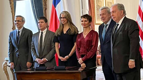 Un convenio de seguridad migratoria le permite a Chile mantener la exención de visas para EE.UU.