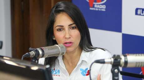 Candidata presidencial ecuatoriana Luisa González denuncia que fue "silenciada" durante una entrevista radial