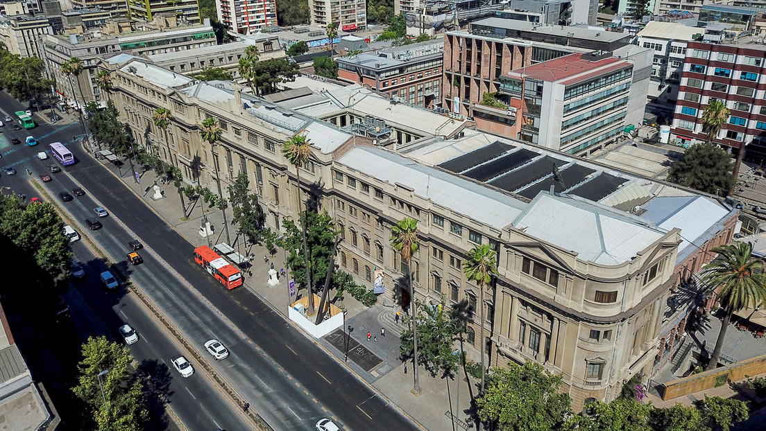 Investigan a una universidad chilena por facilitar cadáveres donados a empresas privadas para probar implantes