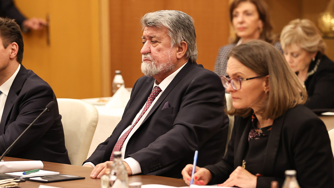 "Putas": Un diputado búlgaro insulta a las mujeres ante un micrófono encendido