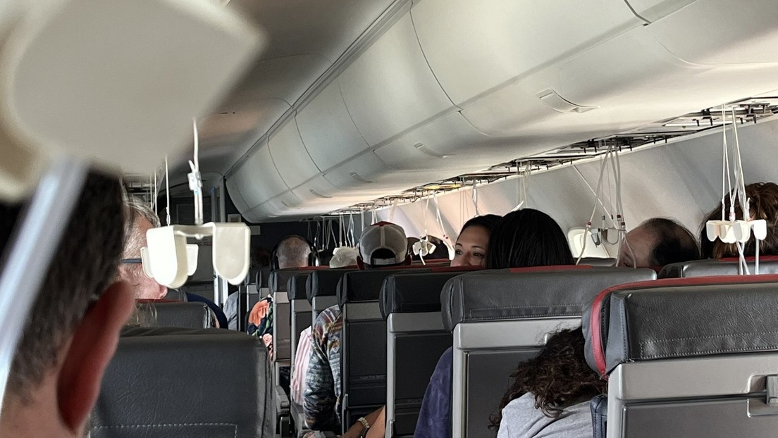 "Fue aterrador": un avión de pasajeros cae 4.600 metros en pleno vuelo durante 3 minutos