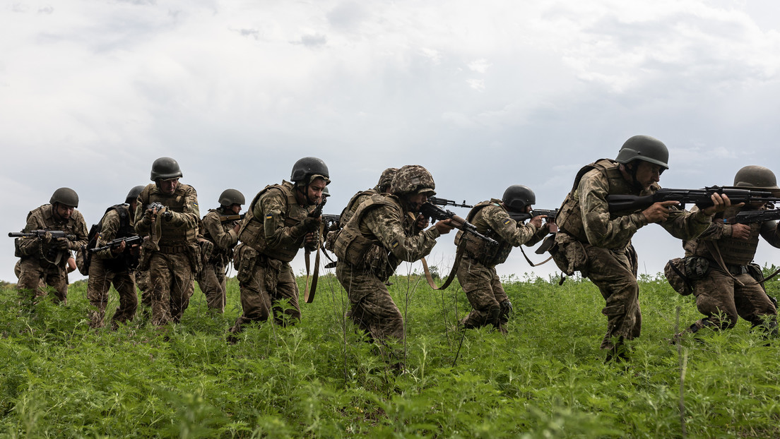 FT: Miles de ucranianos pagan sobornos para evitar el reclutamiento