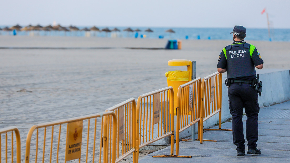 Detienen a un turista sospechoso de filmar contenido pedófilo en una playa de España