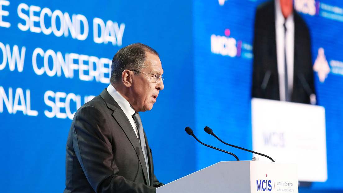 Lavrov: Al enviar armas a Ucrania, Occidente aumenta la amenaza de un choque de potencias nucleares