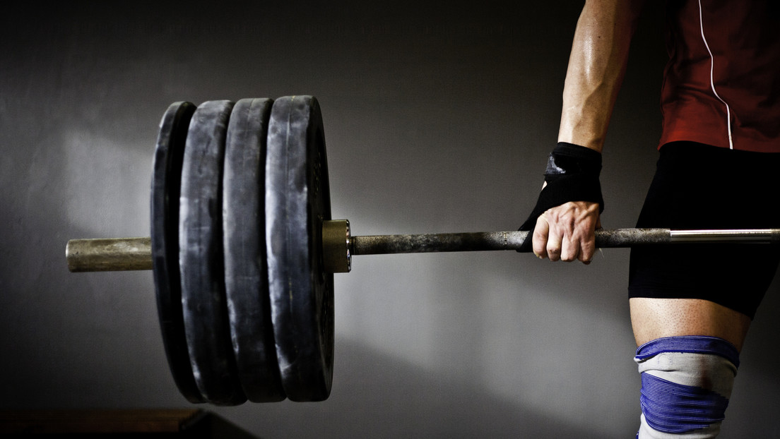 Una levantadora de pesas trans bate el récord nacional de Canadá y desata polémica