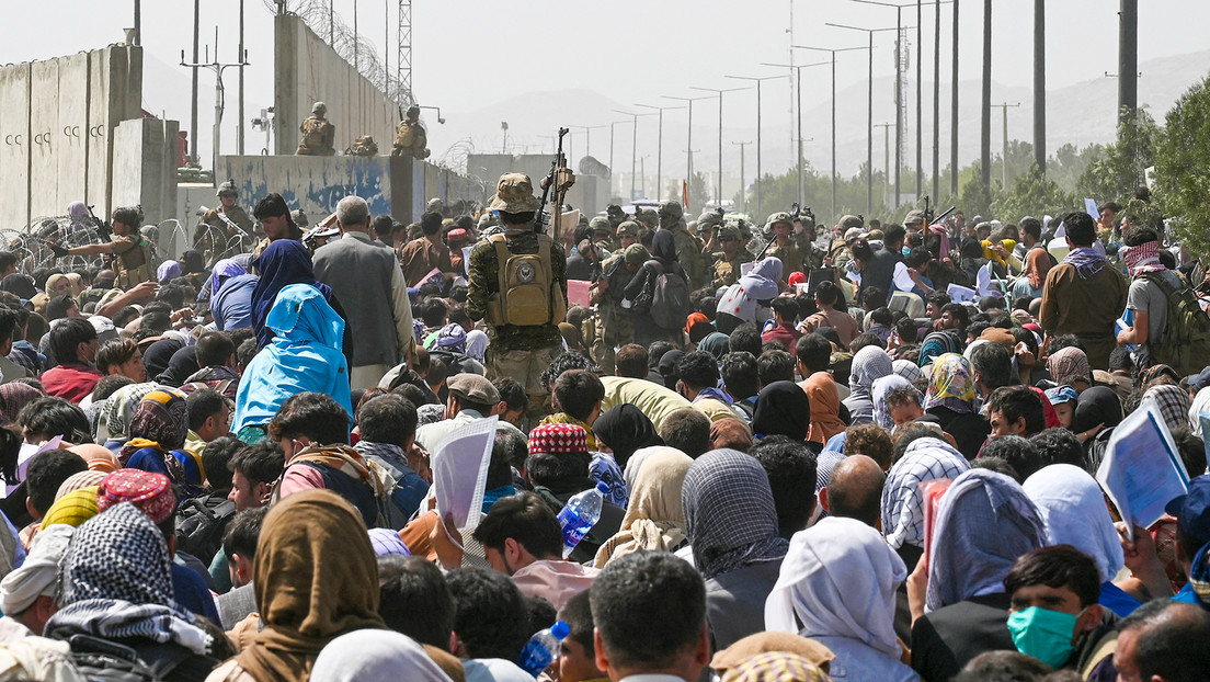 Denuncian que Reino Unido no cumple sus promesas con las familias afganas que huyen de los talibanes