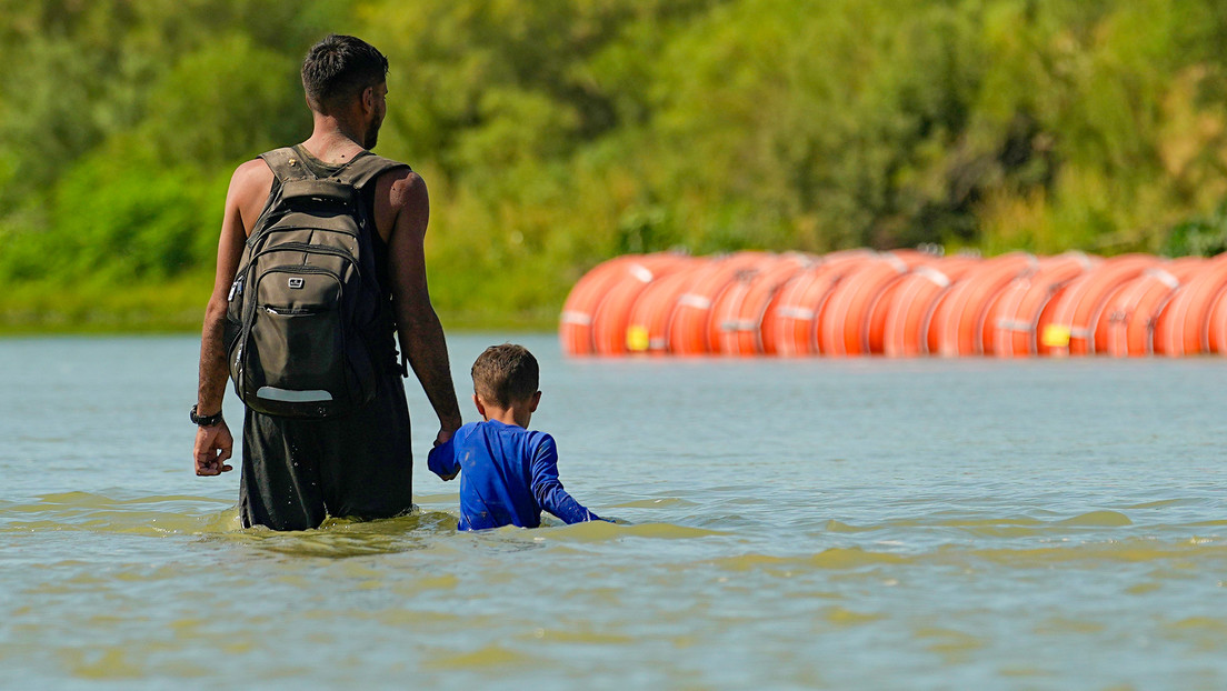 Casi 80 % del 'muro flotante' texano en el río Bravo está en el lado mexicano