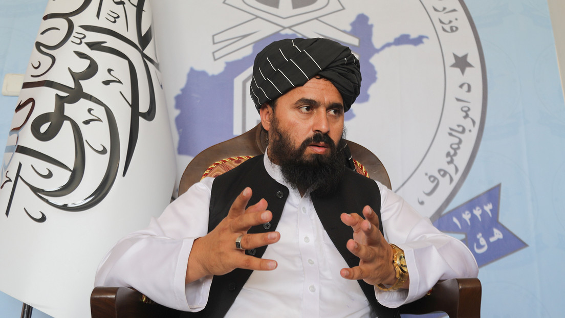 Un vocero de los talibanes asegura que el valor de una mujer "disminuye" si no lleva el hiyab