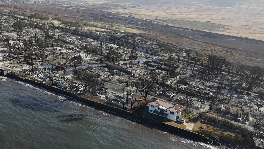 Una sola 'casa milagrosa' sobrevive el fuego en la antigua capital de Hawái destruida por los incendios