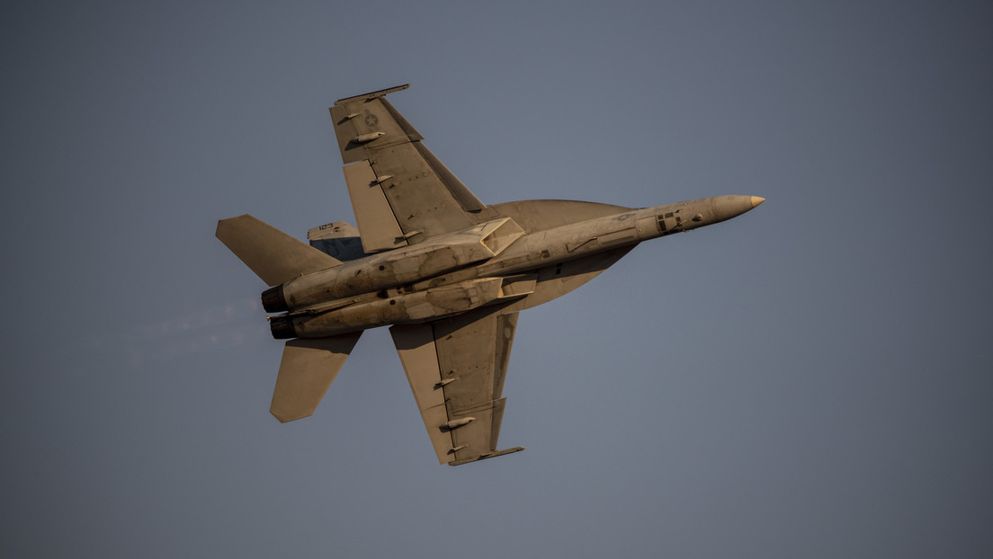 Un avión militar estadounidense F/A-18 Hornet