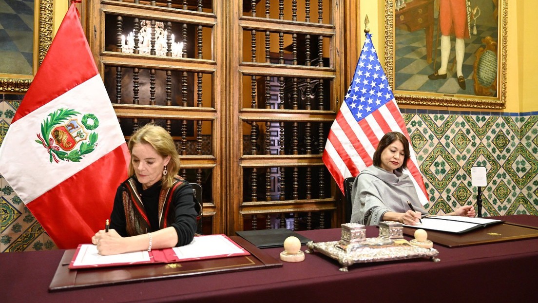 Perú firma acuerdo de interceptación aérea no letal con EE.UU. para combatir el narcotráfico