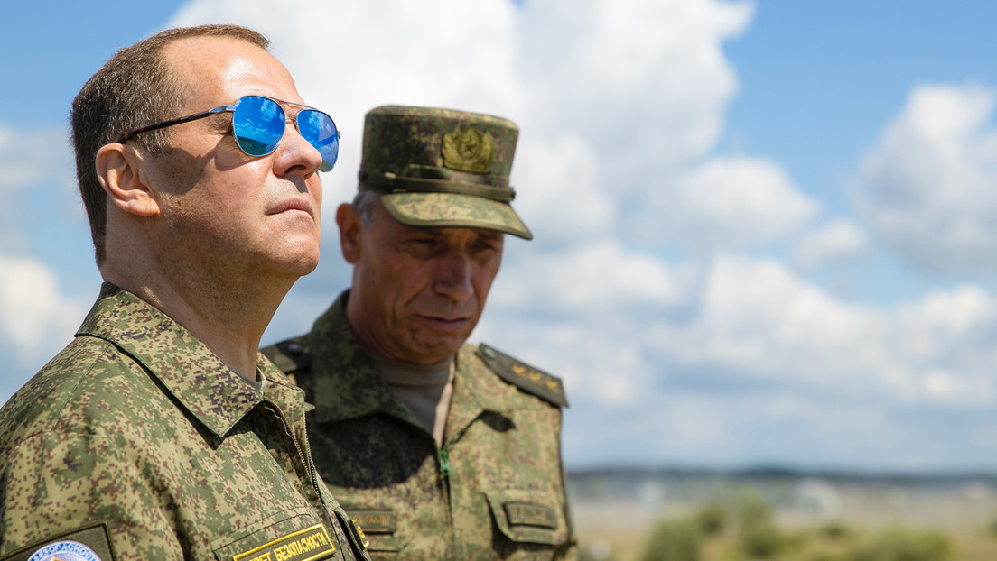 Medvédev explica por qué no se agotarán las armas que Rusia emplea en su operación militar especial