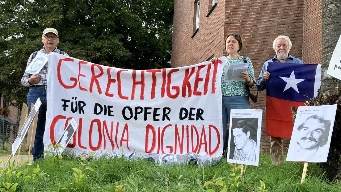 Chilenos protestan frente a la casa del exmédico de la Colonia Dignidad en Alemania
