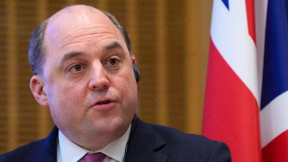 El ministro de Defensa británico Ben Wallace dimite a su cargo