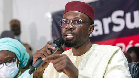 Gobierno de Senegal disuelve el principal partido de oposición, arresta a su líder y restringe Internet