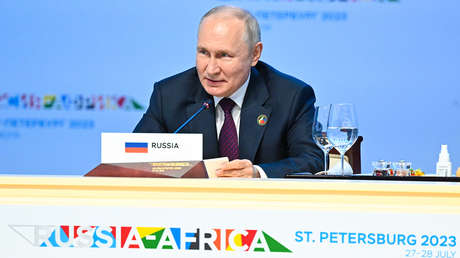 Siete líderes africanos acuerdan con Putin seguir discutiendo el plan de la paz para Ucrania