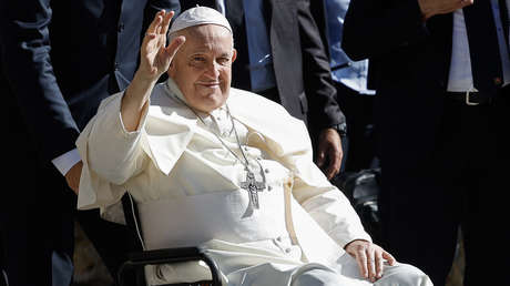 El papa Francisco dice que la Iglesia católica "está abierta a todos", incluso a la comunidad LGBT