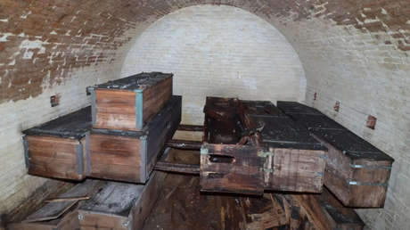 Asesina a un hombre y arroja su cuerpo a una cripta donde permanece 3 años