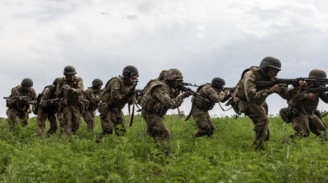 FT: Miles de ucranianos pagan sobornos para evitar el reclutamiento