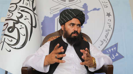 Un vocero de los talibanes asegura que el valor de una mujer "disminuye" si no lleva el hiyab