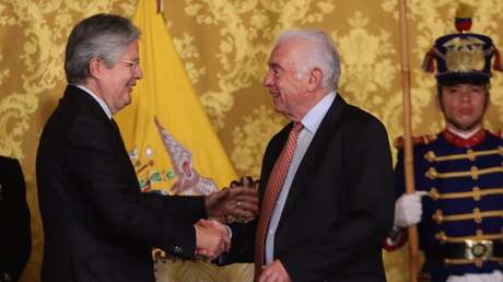 El presidente de Ecuador, Guillermo Lasso, y el ministro de Energía y Minas del país, Fernando Santos Alvite