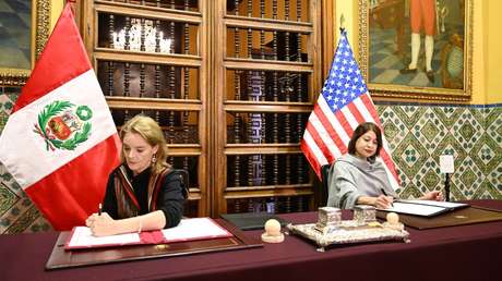 Perú firma acuerdo de interceptación aérea no letal con EE.UU. para combatir el narcotráfico