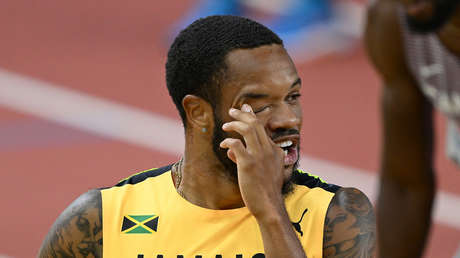 Atleta corre con fragmentos de vidrio en un ojo en la semifinal del Campeonato Mundial (VIDEO)