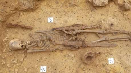 Encuentran en Alemania la tumba llena de armas de un guerrero, que permaneció intacta durante 1.300 años