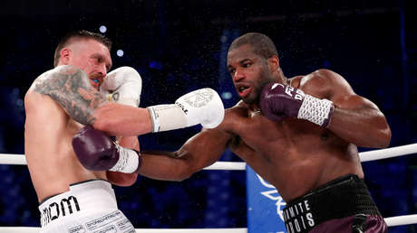 VIDEO: Oleksandr Usyk retiene sus títulos de peso pesado tras noquear a Daniel Dubois