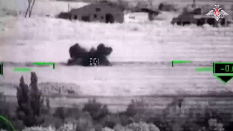 VIDEO: Helicópteros rusos Ka-52 destruyen vehículos blindados de Ucrania