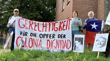 Chilenos protestan frente a la casa del exmédico de la Colonia Dignidad en Alemania