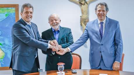 Reportan que Lula pidió al candidato argentino Massa que deje de "juntar dólares" y reúna "votos"