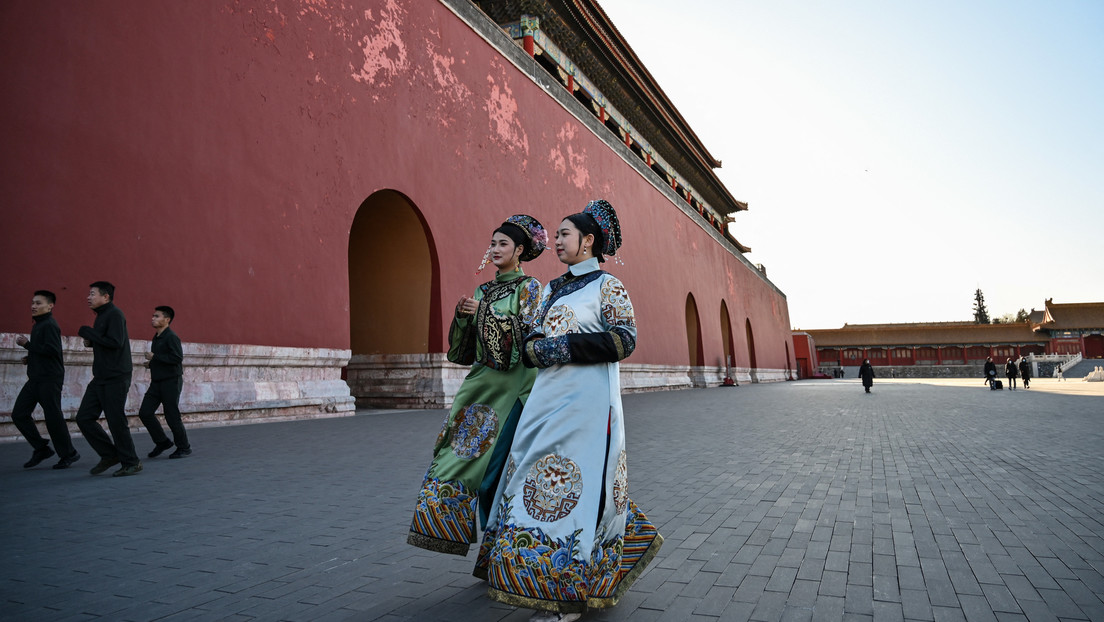 Reino Unido advirtió a sus funcionarios que viajaron a China que se cuiden de "mujeres glamurosas"