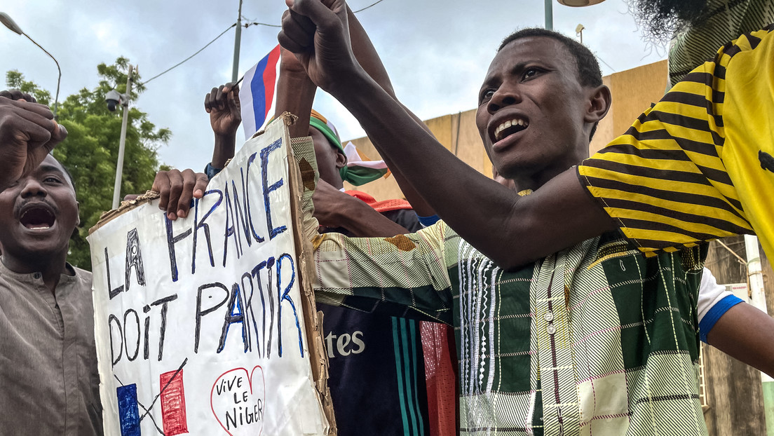 Francia reconoce que sus militares ya no pueden realizar sus misiones en Níger