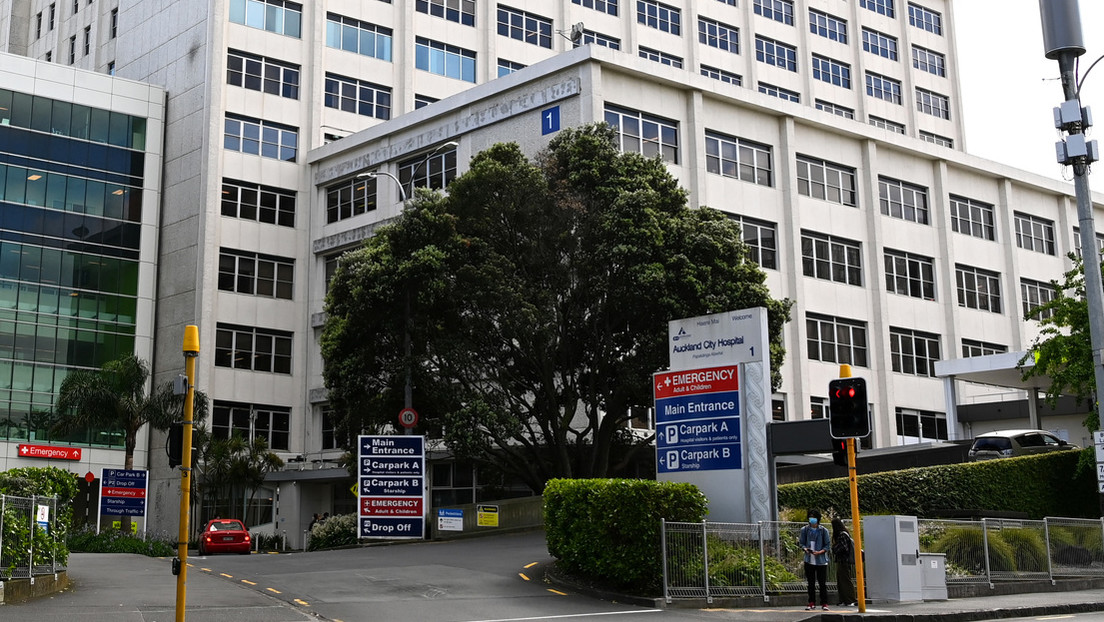 Hallan un instrumento quirúrgico "del tamaño de un plato" dentro de una mujer más de un año tras una cirugía