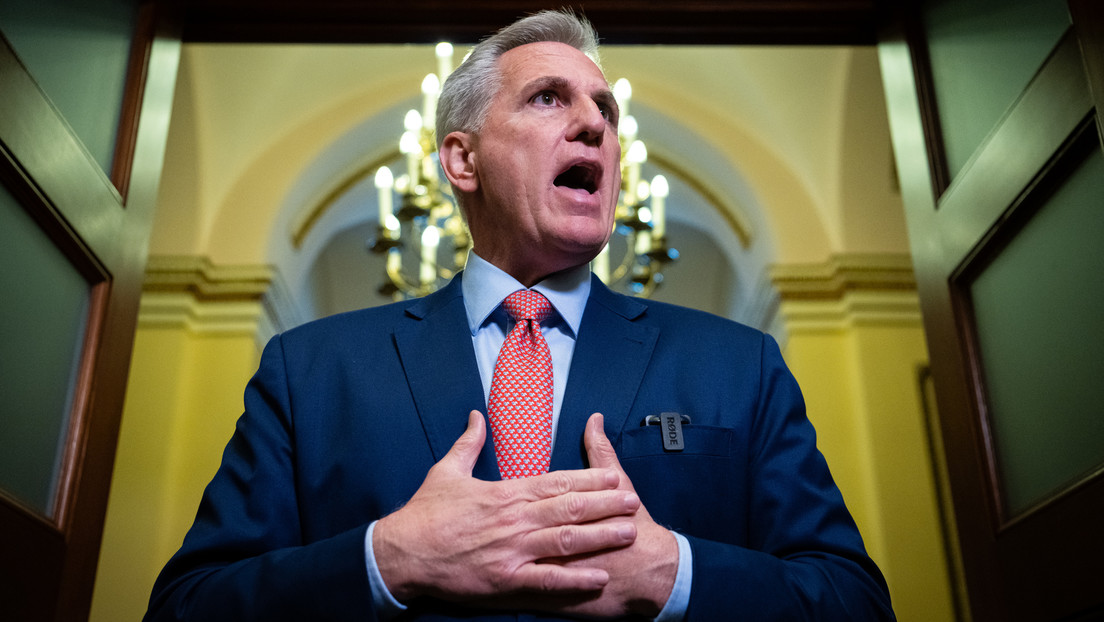 VIDEO: Activistas toman una oficina del Congreso de EE.UU. y exigen renovar una iniciativa contra el VIH