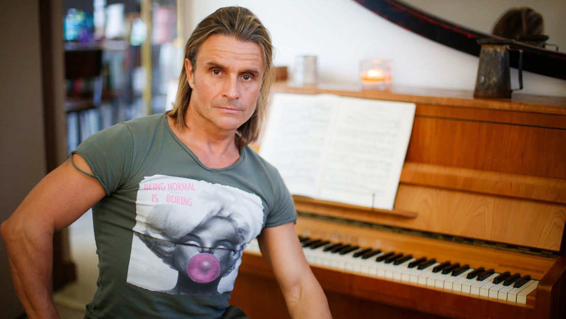 El cantante Nacho Cano dice que si España no hubiese descubierto América "tú no tendrías ese iPhone"