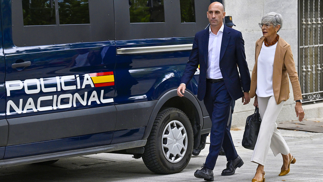 Imponen a Luis Rubiales una orden de alejamiento de Jenni Hermoso