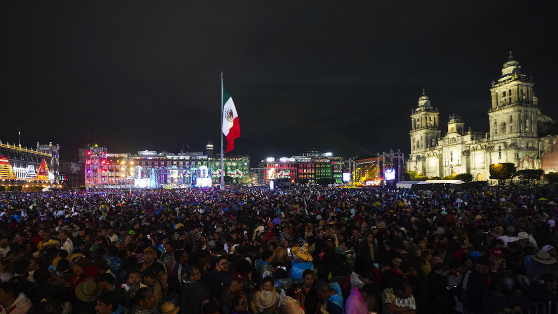 "¡Que muera la corrupción!": López Obrador oficia la ceremonia del 213 Grito de Independencia