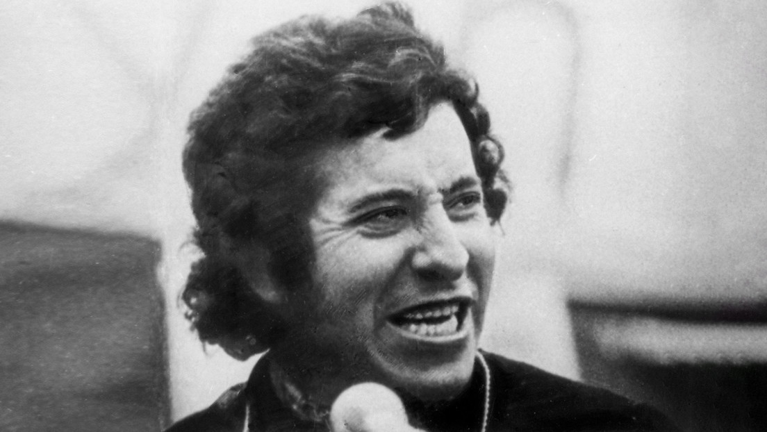 Víctor Jara, el alma llena de banderas