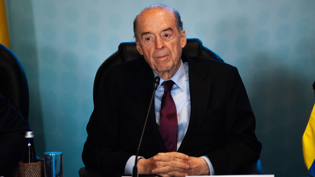 Abren investigación al canciller de Colombia por supuestas irregularidades en licitación