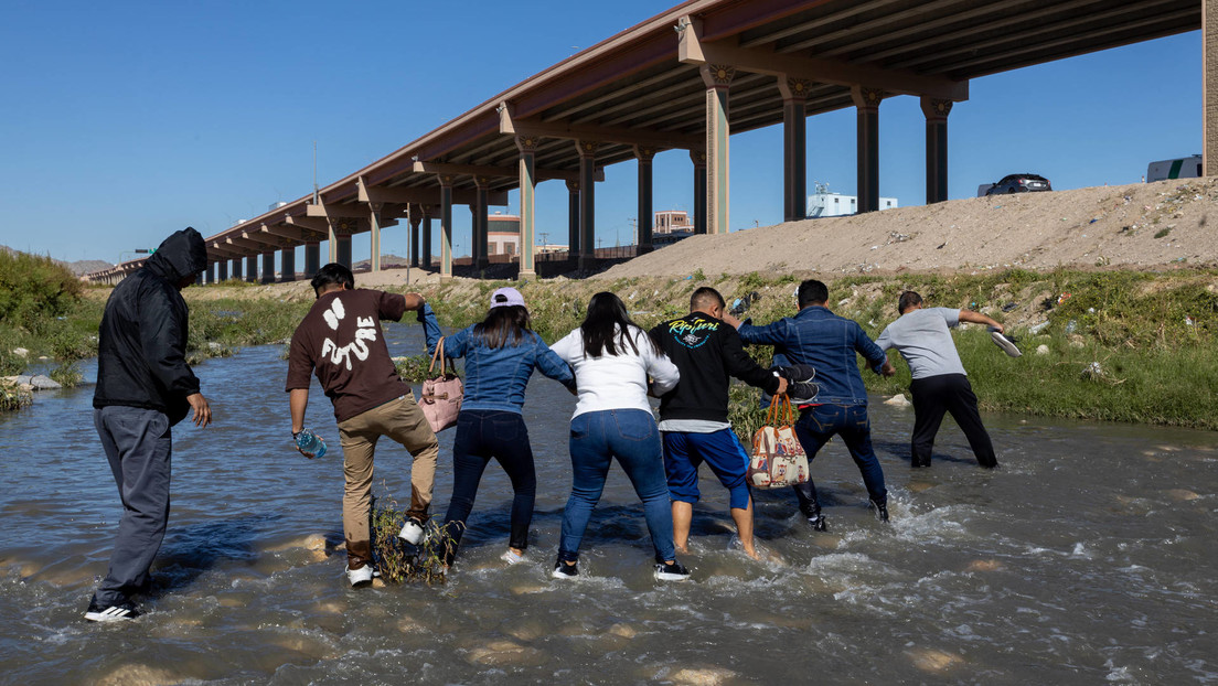 El Paso está en "un punto de quiebre" por el creciente número de migrantes, según el alcalde