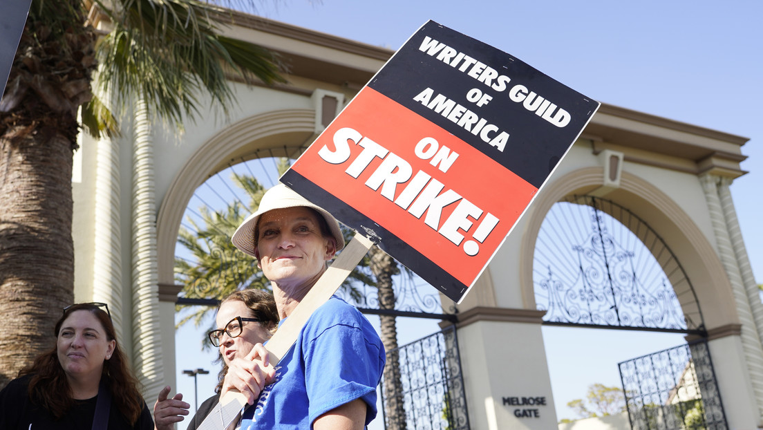 Así es el acuerdo entre guionistas y estudios de Hollywood que pone fin a la huelga de más de 5 meses